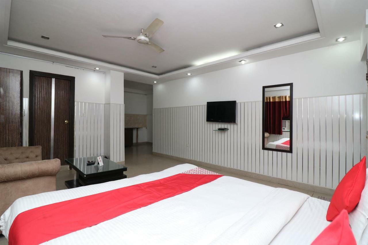 Oyo 10257 Hotel Lotus Park Гургаон Экстерьер фото